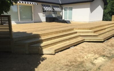 Altan av tjocka brädor