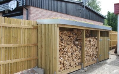 Vedförråd med sedumtak i Furulund